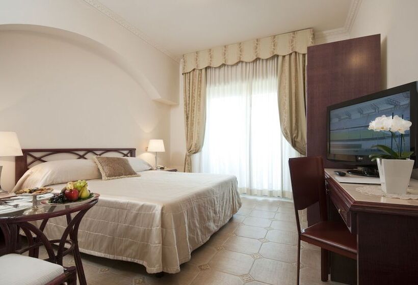 三人经典房间, Grand Hotel Gallia