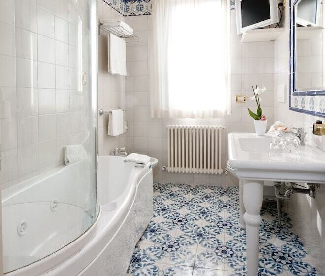 豪华三人间, Grand Hotel Gallia