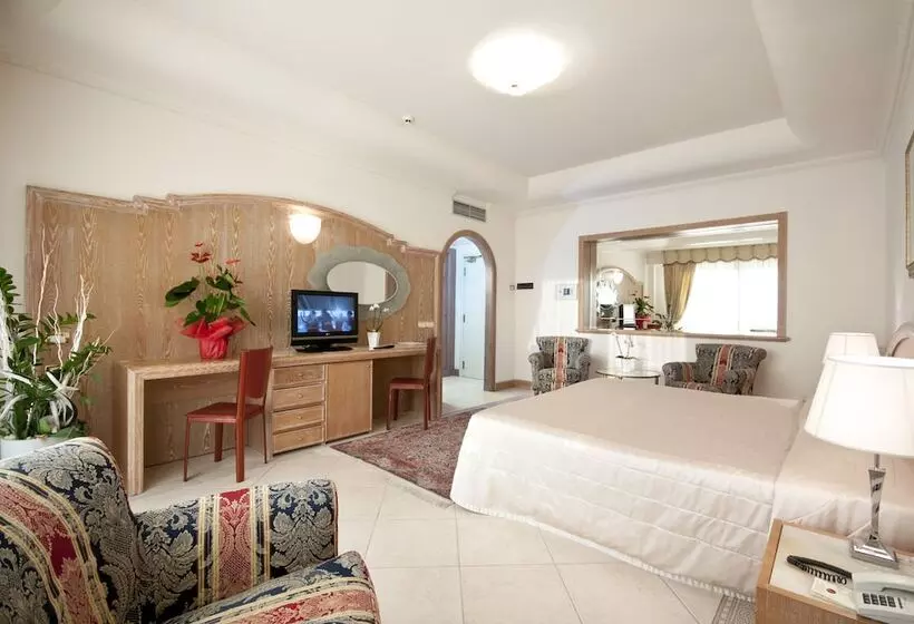اتاق لوکس سه تخته, Grand Hotel Gallia