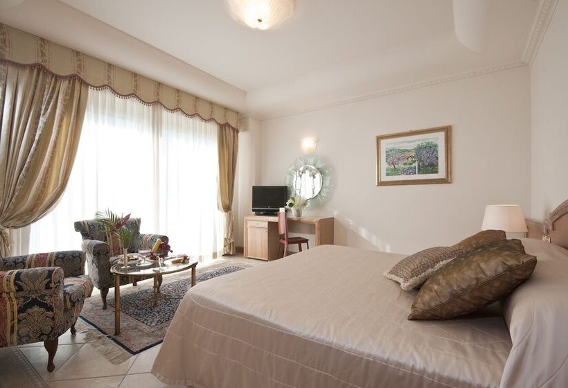 Трехместный Номер Deluxe, Grand Hotel Gallia