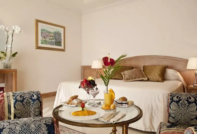 اتاق لوکس سه تخته, Grand Hotel Gallia