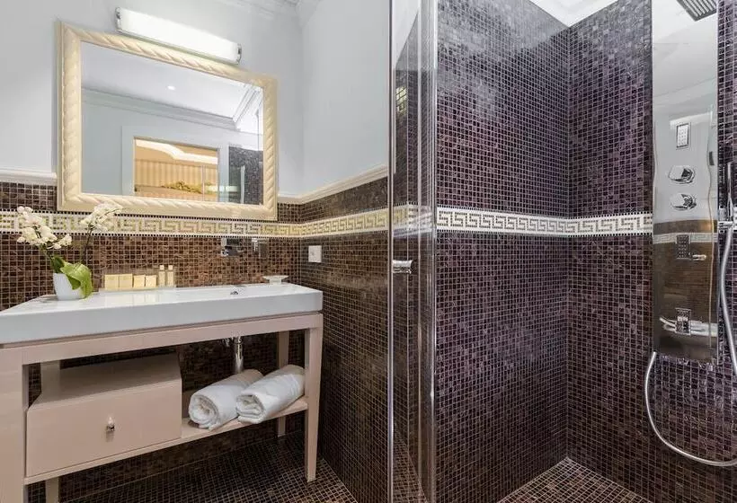 اتاق اجرایی سه نفره, Grand Hotel Gallia