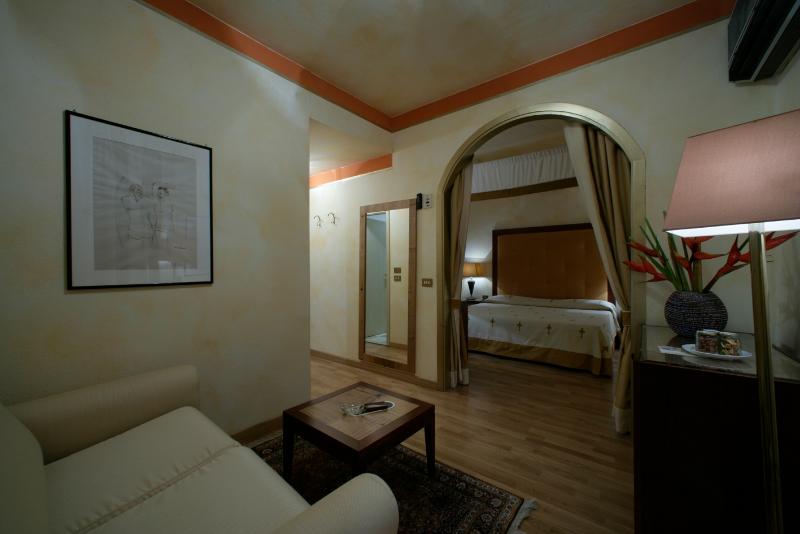 סוויטת ג'וניור, Greif