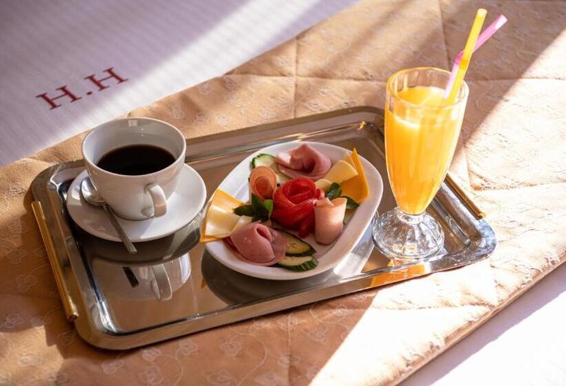 이코노미 룸, Halepa