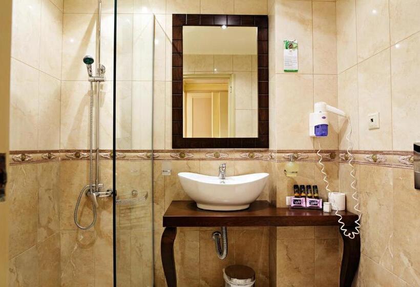 주니어 스위트, Halepa