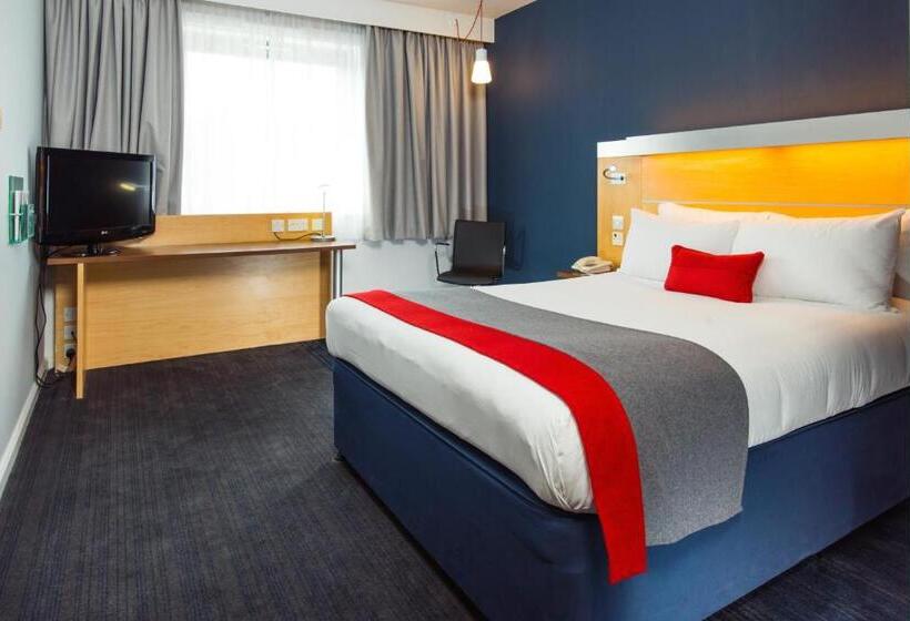 اتاق استاندارد برای معلولان, Holiday Inn Express Hemel Hempstead, An Ihg