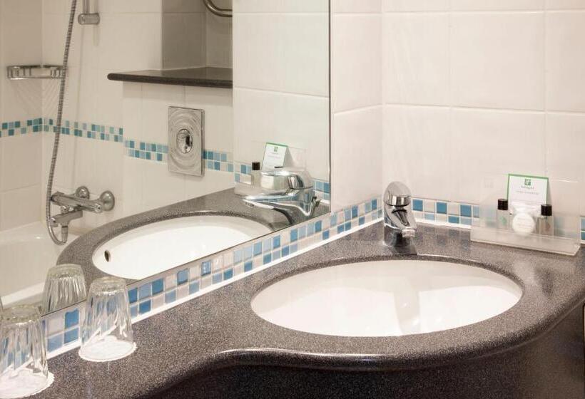 스탠다드 룸 더블 침대, Holiday Inn Ipswich, An Ihg