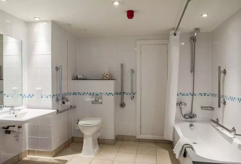 身障者適用ダブルベッド付きスタンダードルーム, Holiday Inn Ipswich, An Ihg