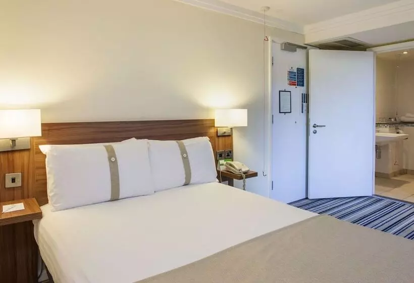 身障者適用ダブルベッド付きスタンダードルーム, Holiday Inn Ipswich, An Ihg