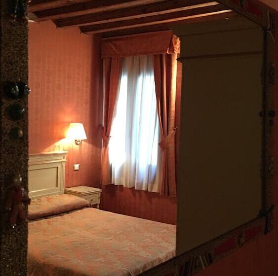 Superior Room, Lanterna Di Marco Polo