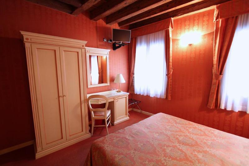 Standard Triple Room, Lanterna Di Marco Polo