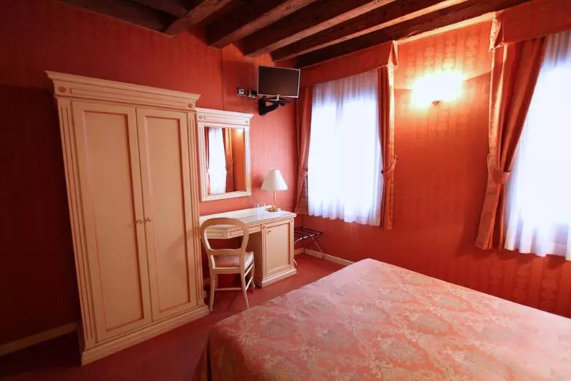 اتاق استاندارد سه نفره, Lanterna Di Marco Polo