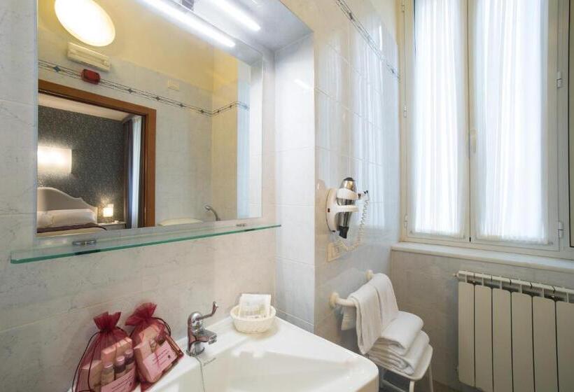 سوییت جونیور لوکس, Montreal