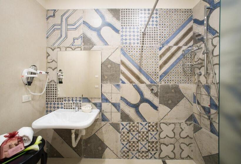 سوییت جونیور لوکس, Montreal