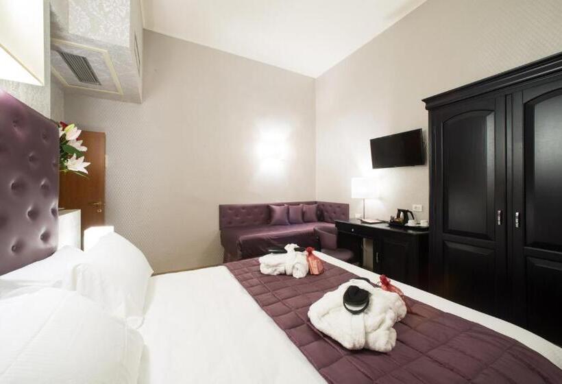 سوییت جونیور لوکس, Montreal