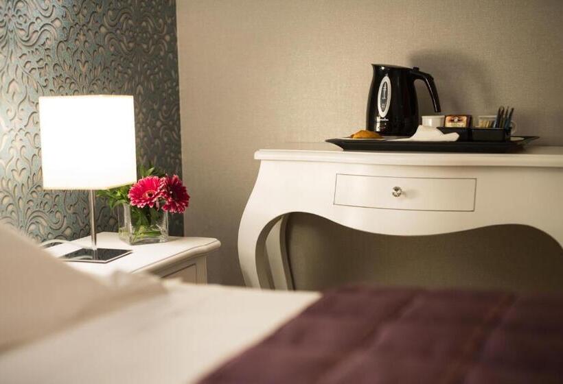 سوییت جونیور لوکس, Montreal