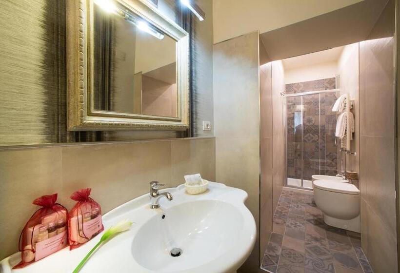 سوییت جونیور لوکس, Montreal