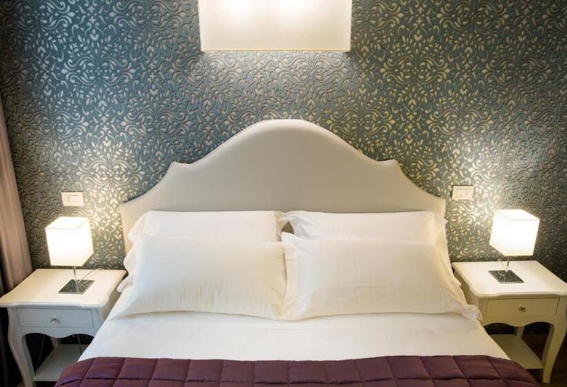 سوییت جونیور لوکس, Montreal