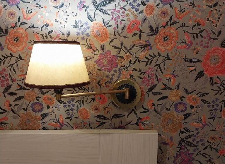 اتاق عادی, Montreal