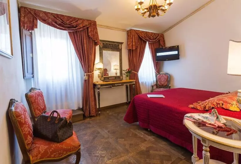 سوییت جونیور با بالکن, Palazzo Alexander
