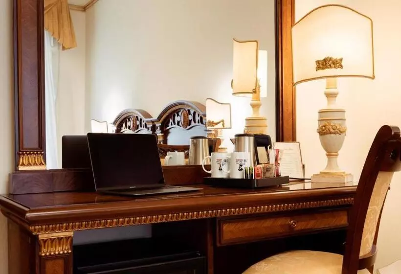 اتاق خانوادگی, Palazzo Alexander
