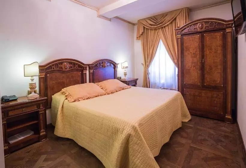اتاق خانوادگی, Palazzo Alexander