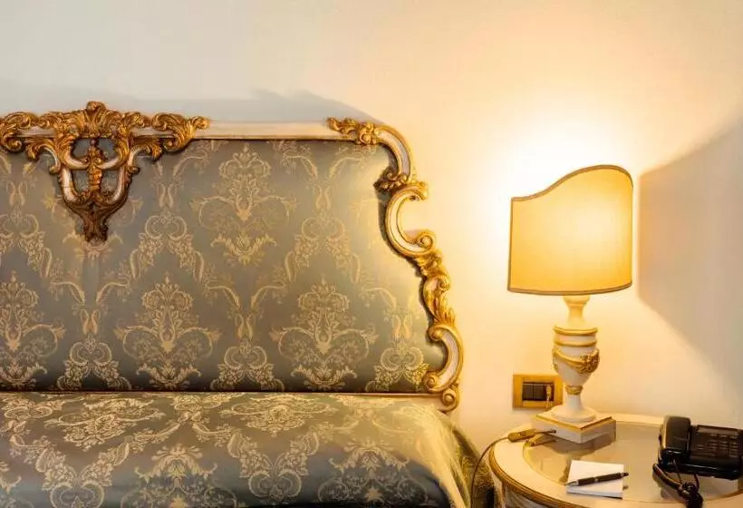 اتاق استاندارد سه نفره, Palazzo Alexander