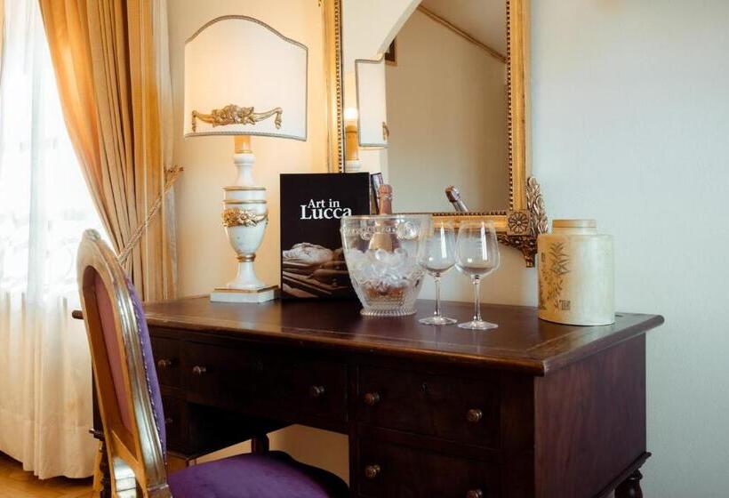 Полулюкс, Palazzo Alexander