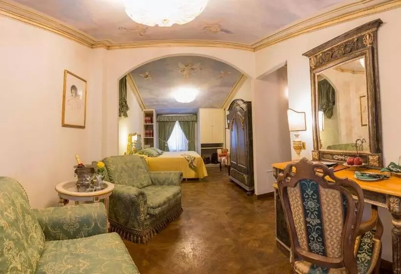 سوییت جونیور, Palazzo Alexander