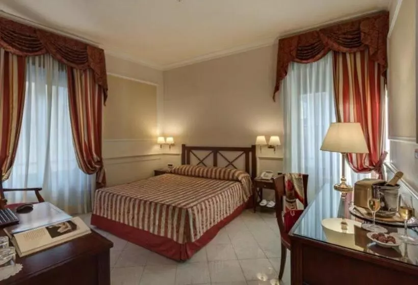 اتاق لوکس, Palazzo Cardinal Cesi