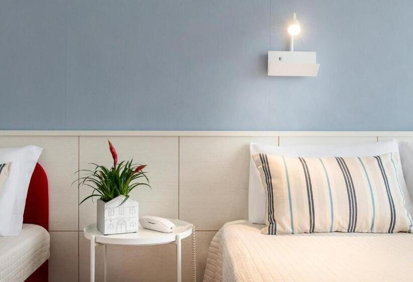 Camera Familiare, Panorama