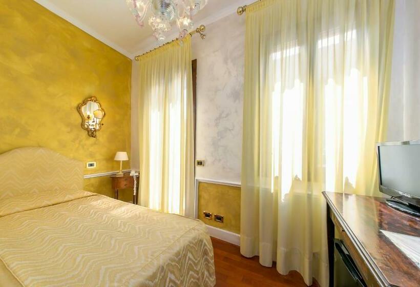 اتاق استاندارد یک نفره, Pantalon