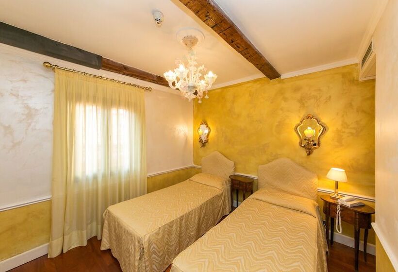 اتاق استاندارد, Pantalon