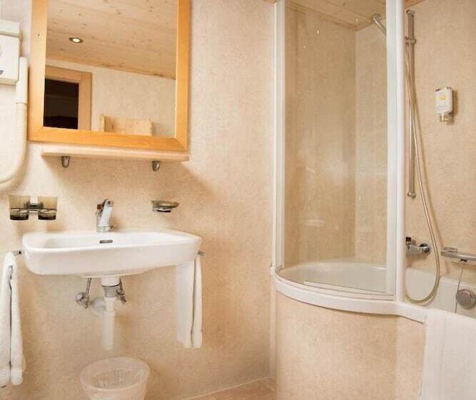 Comfort room with mountain view, Suisse