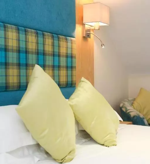 スイート, The Clubhouse B&b