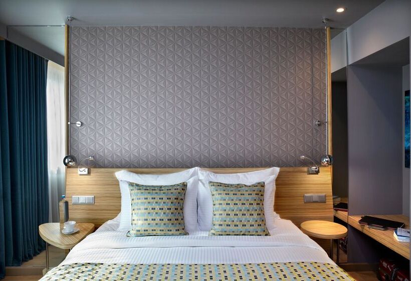 غرفة قياسية مطلة على المدينة, Wyndham Grand Athens