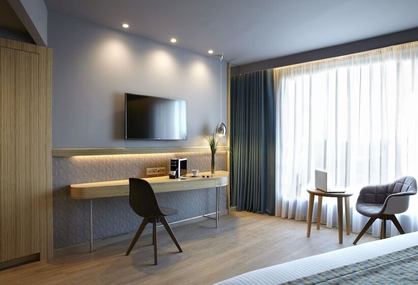 غرفة قياسية مطلة على المدينة, Wyndham Grand Athens