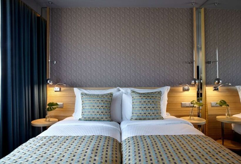 غرفة قياسية مطلة على المدينة, Wyndham Grand Athens