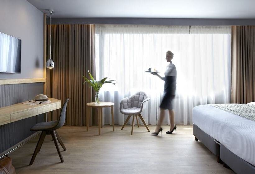 جناح جونيور مطل على المدينة, Wyndham Grand Athens