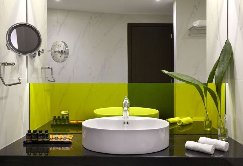 جناح جونيور ذات إطلالة, Wyndham Grand Athens