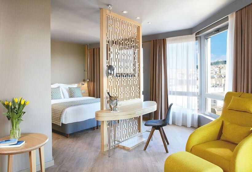جناح جونيور ذات إطلالة, Wyndham Grand Athens
