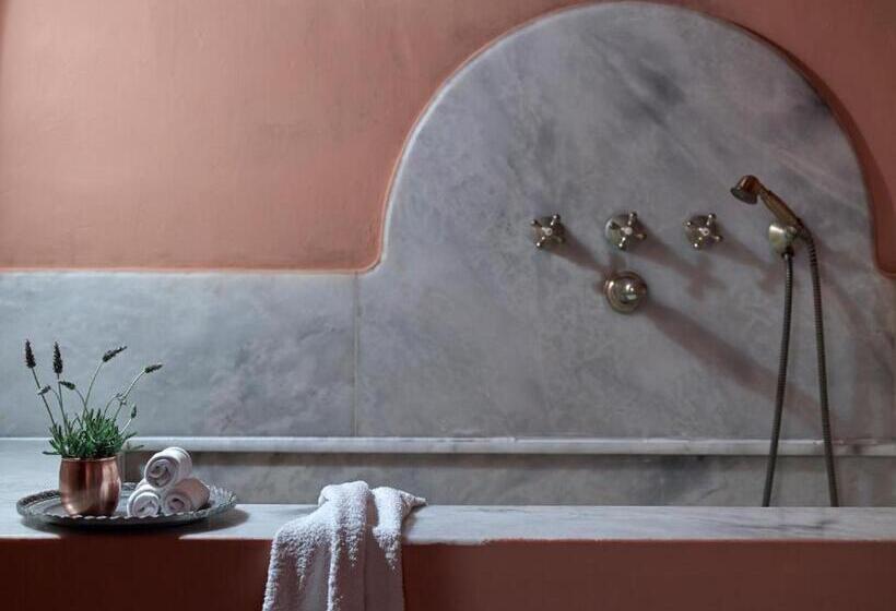 Suite Familiar, Zannos Melathron