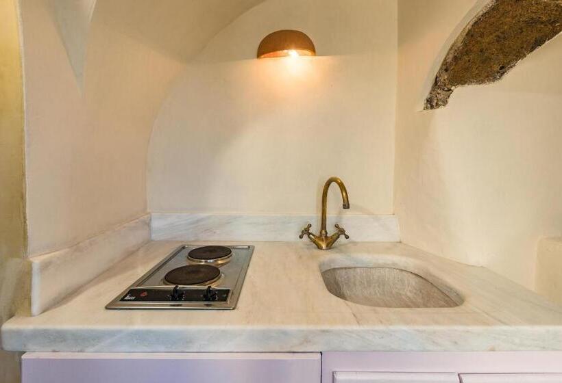 Family Suite, Zannos Melathron