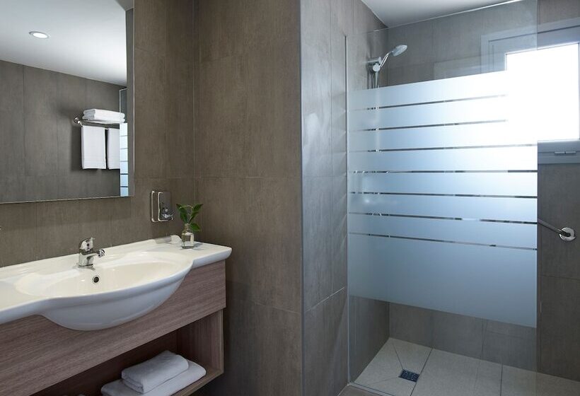 高级工作室, Louis St. Elias Resort & Waterpark