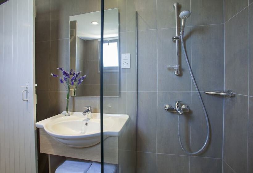 高级工作室, Louis St. Elias Resort & Waterpark