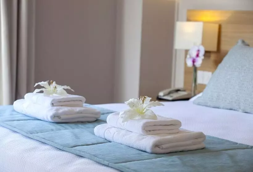 استودیوی سوپریور, Louis St. Elias Resort & Waterpark