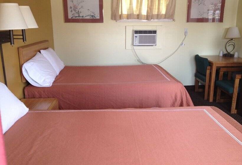 带2个双人床的标准工作室, Caravan Motel