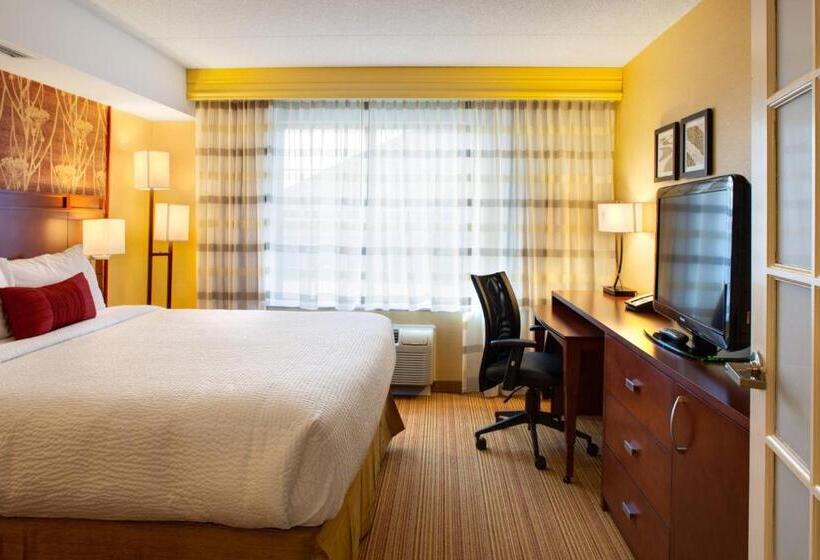 キングサイズベッドのスイートルーム, Courtyard By Marriott London