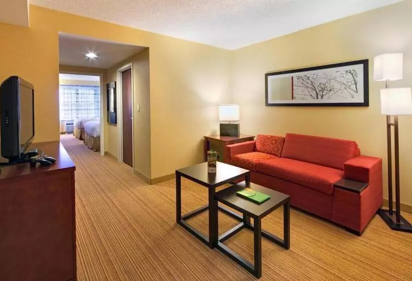 سوییت, Courtyard By Marriott London