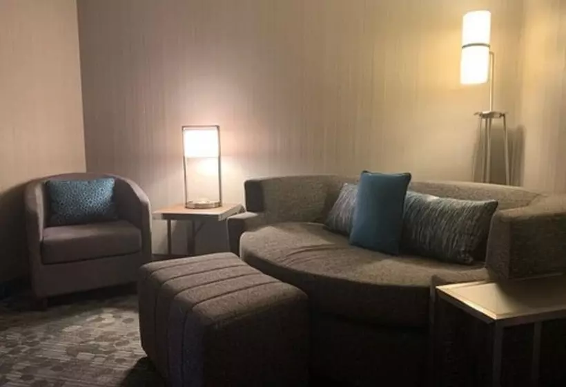 سوییت, Courtyard By Marriott London